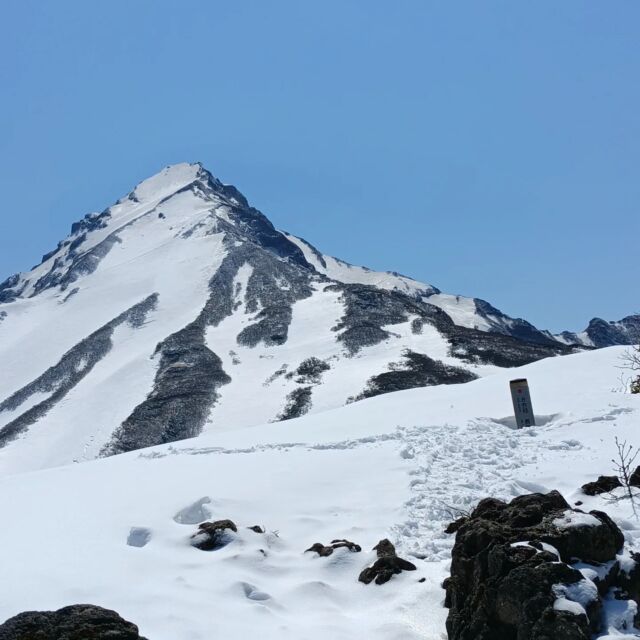 ＧＷに登った利尻山。まだ雪たくさんで上部は一部雪アイスでした。